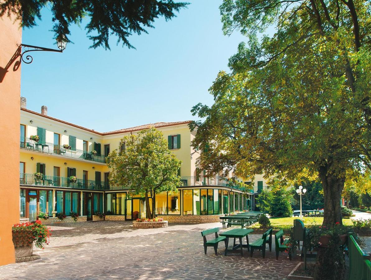 Park Hotel Jolanda San Zeno di Montagna Exterior foto
